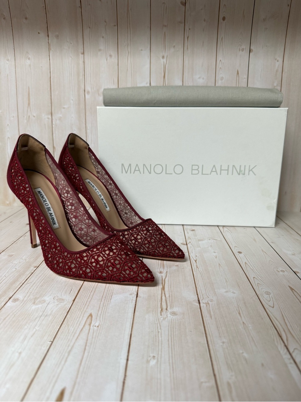 Manolo Blahnik BB Pointed-Toe Lace Satin Pump Red Sz 35.5 / 5.5